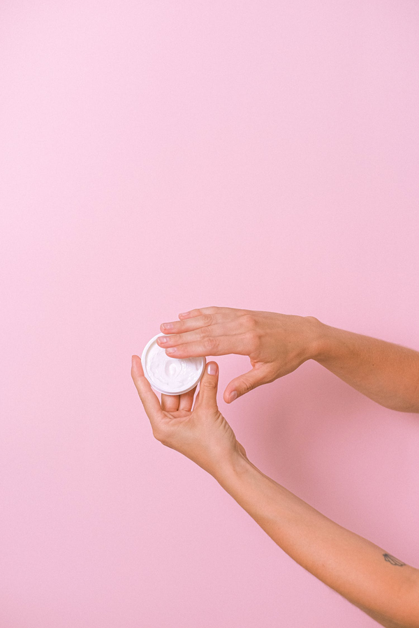 5 Easy Tips on How To Nourish Your Hands in the Summer