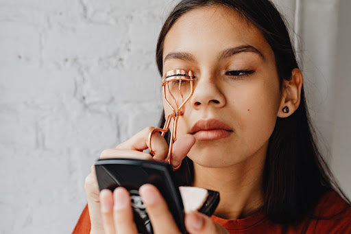 5 Effective Eye Makeup Tips For Women Over 45