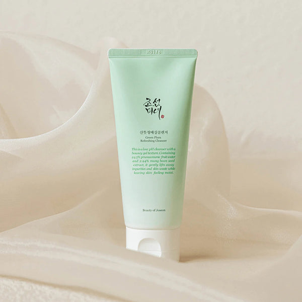 Green Plum Refreshing Cleanser (100ml)